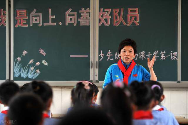 他曾经看到张国荣的《霸王别姬》非常喜欢，但多次求原著作者获得改编权未果